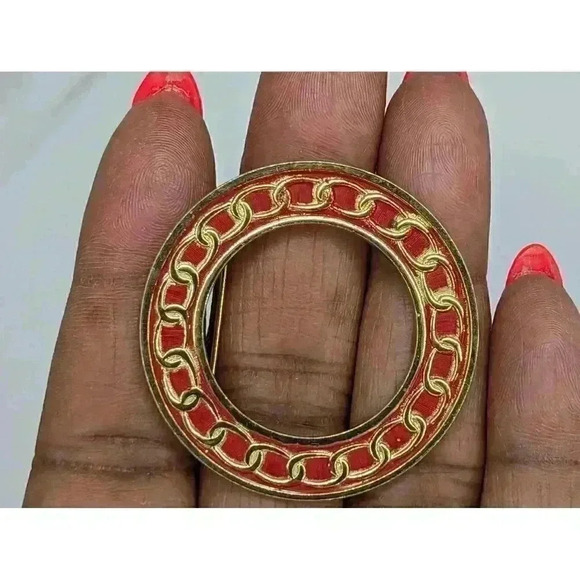 Chain Design Brooch Red Enamel Gold Circle EUC Jewelry - Picture 6 of 6